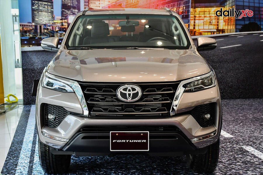 Toyota Fortuner 2.4MT 4x2 - Hình 3