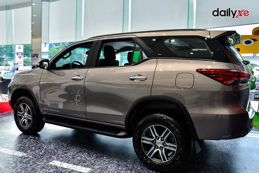 Toyota Fortuner 2.4MT 4x2 - Hình 6