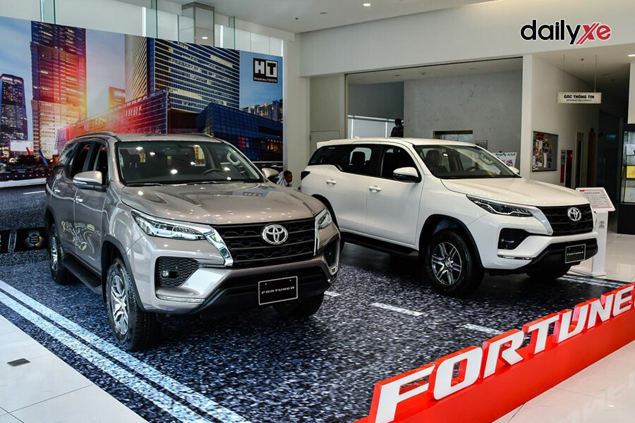 Toyota Fortuner 2.4MT 4x2 - Hình 1