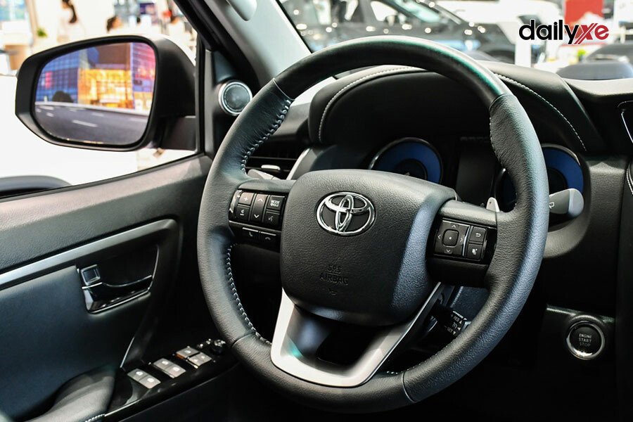 Toyota Fortuner Legender 2.4AT 4x2 - Hình 12