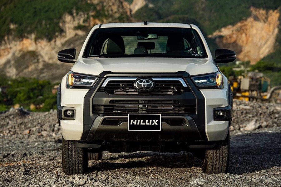 Toyota Hilux 2.4L 4X2 MT - Hình 5